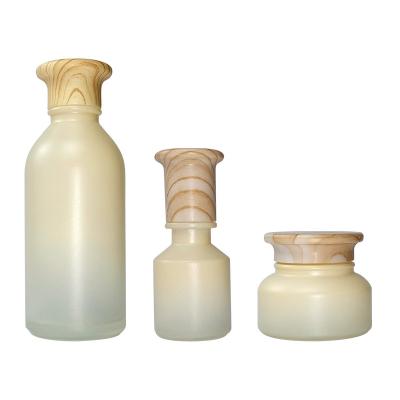 China Factory supply 50g 40ml 150ml glass bottle cosmetic wholesale bamboo cosmetic lotion pump bottles for sale