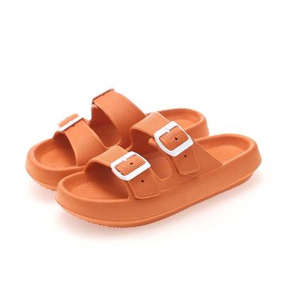 China New Lightweight Men's Flip Flops Beach Anti-skid Shoes Fashion Casual Sandals Wholesale OEM Custom Home Slippers for sale