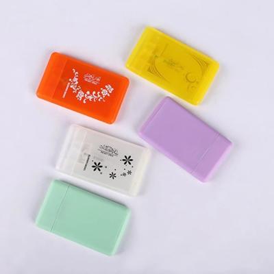 China Pressing Sprayers Low Price Screen Printing 20ml Square Pocket Perfume Bottle Plastic Credit Card Spray for sale