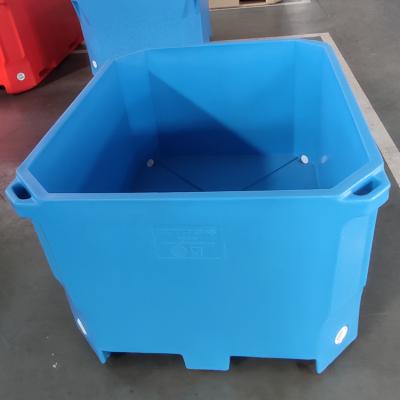 China 640L Fishing Industry Waterproof Use Insulated Fish Totes Cooler Box for sale