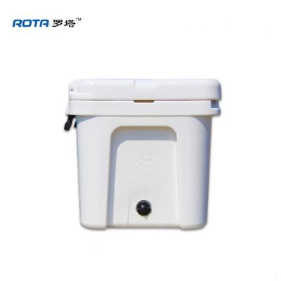 China 35 L Waterproof Rotomold Plastic Insulated Storage Box For Large Live Fish Transport Container Fish Tubs Fish Bin for sale