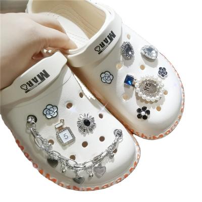 China Durable Shoe Decoration Accessories Flower Chain Rhinestone Croc Metal Shoe Set Charms for sale