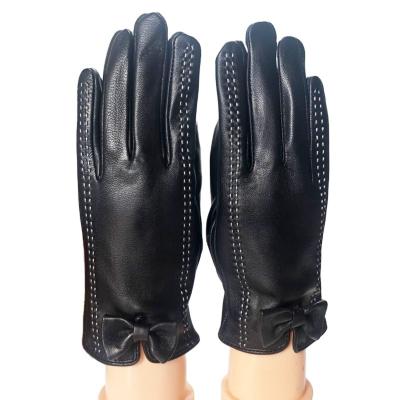 China New smart touch screen ladies leather warm sheepskin touch screen brand outdoor cycling windproof gloves plus gloves winter cashmere wholesale for sale