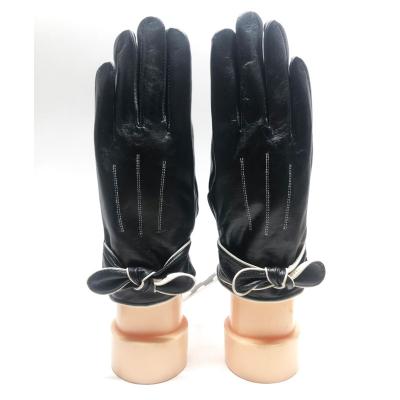 China 2023 Smart Touchscreen Women's Leather Gloves Autumn and Winter Touchscreen Butterfly Sheepskin Plus Velvet Windproof Warm Gloves Wholesale for sale