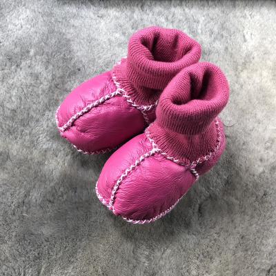 China Waterproof Manufacturers Wholesale Baby Toddler Shoes Winter Warm Wool Hand-sewn Soft Sheepskin Boots Bottom for sale