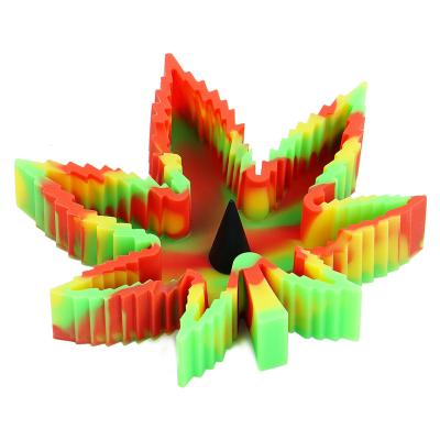 China New Modern Popular Accessories Silicone Ashtrays Maple Leaf Ashtray Glow in Dark Special Color and Shape Silicone Ashtrays for sale