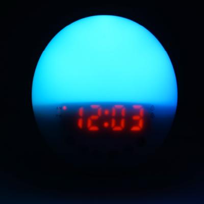 China Popular Digital Pendulum Usb Radio Colorful Charging Alarm Clock Wake Up Smart Sunset Alarm Clock 2021 for sale