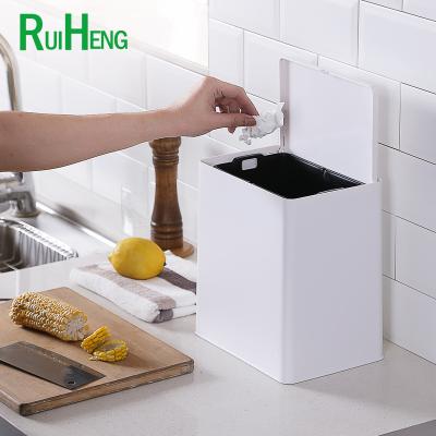 China Touchpad Household Bathroom Automatically Turns On Kitchen Intelligent Induction Plastic Trash Bin for sale