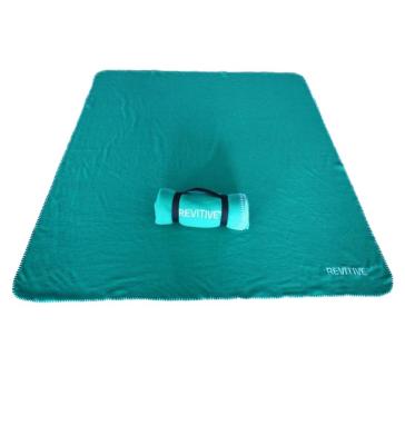 China Anti-pilling Fleece Travel Blanket With Carry Handle for sale