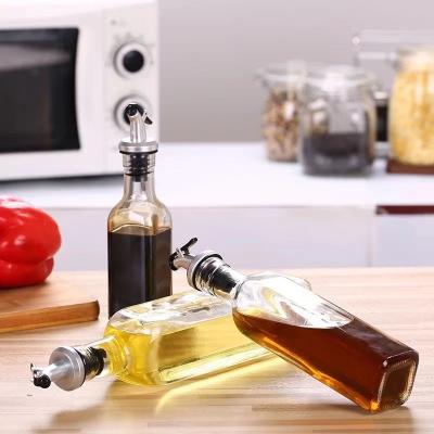 China Food Factory Manufactured Wholesale Empty Vinegar Glass With Spray Pourer Lid Olive Oil Bottle for sale