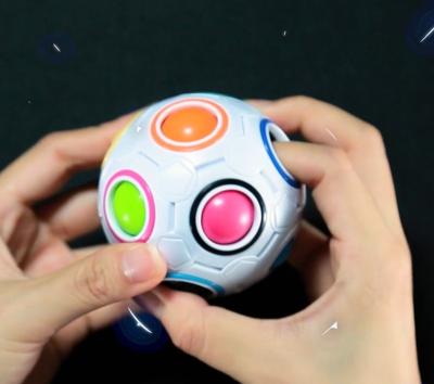 China Stir Toy 2022 Magic Rainbow Ball Spinners Puzzle Cube Moving Person Balls Puzzle Brain Games Glow In The Dark Moving Person Ball Spinner for sale