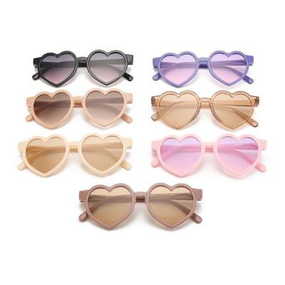 China Fashion Sunglasses Baby Sunglasses UV400 Kids Heart Shape Sunglasses For 1-8 Years Old for sale