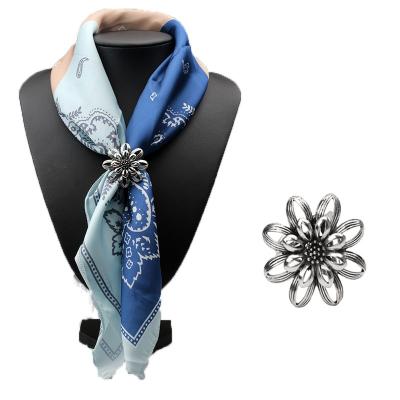 China Elegant Silver ALLOY Vintage 3 Rings Camellia Flower Scarves Buckle Gold Ring Silk Scarf Clip Brooch Pin For Women Ladies for sale