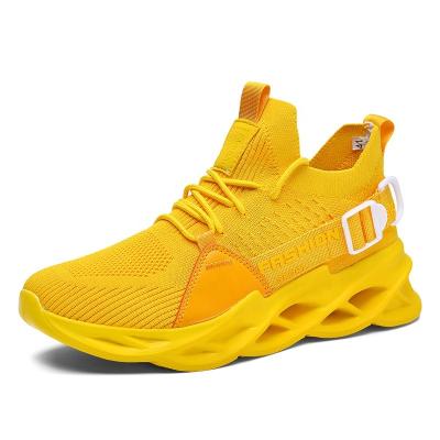 China Anti-Odor Fashionable and fashionable multi-color lightweight breathable heightening sneakers, new style of non slip men's shoes for sale