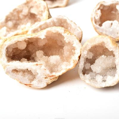 China China Wholesale Natural Geode Crystal Rough Stones Gruzy Agate For Decoration for sale