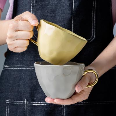 China Sustainable Unique Cute Large Reusable Ceramic Coffee Mug Mugs With Gold Handle for sale