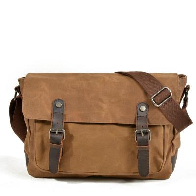 China Retro Outdoor Sports Shoulder Bag Men Waterproof Leather Notebook Waxed Canvas Thrown Weekend Package for sale