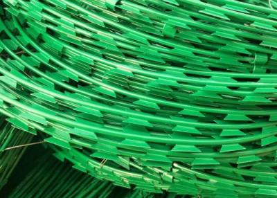 China Galvanized Gi Barbed Wire Fencing Triple Twist Gi Barbed Wire Blue/Green/Red 26-100mm Barb Spacing for sale