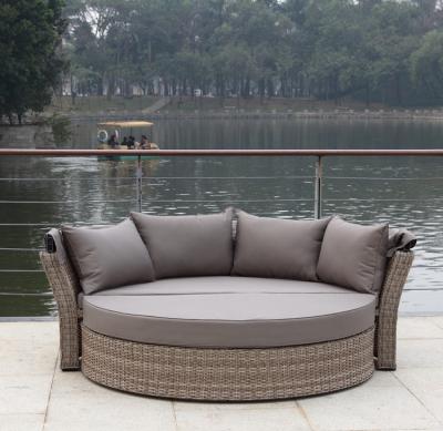 China New Modern Hotel Outdoor Modern Circular Sofa Bed , Uland Design Half Enclosed Rattan Outdoor Sofa Bed for sale