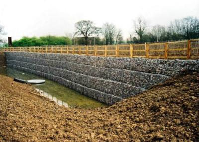 China Anchura hexagonal galvanizada sumergida caliente del agujero 0.5-3 de la malla de alambre de Gabion en venta