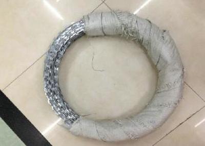 China Metal Razor Barbed Wire Fence / Galvanized Concertina Razor Wire 10kgs Per Roll for sale