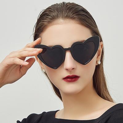 China 100% 400 Protection Love Heart Sunglasses Women Cat Eye Vintage Heart Shape Sun UV Lenses For Women UV400 for sale