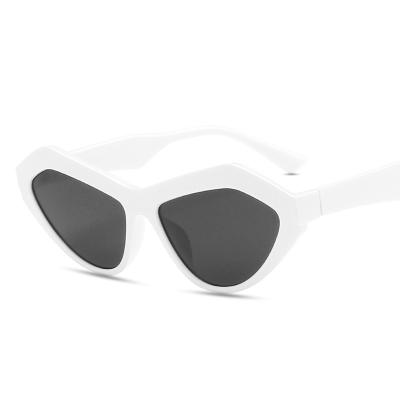 China 2021 fashionable stylish sunglasses for women UV400 fashionable for sale