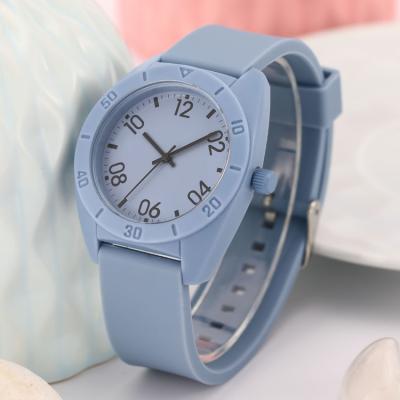 China Customized logo hot sales quartz analog watch plastic watch for sale