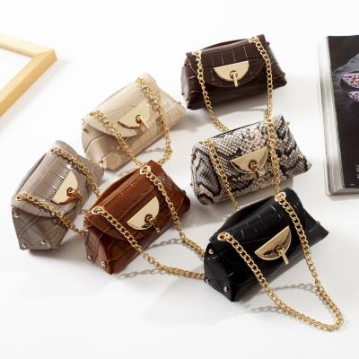 China Luxury Fashion Chain Design Women Snake Grain Crocodile Leather PU Phone Waist Bag Bumbag Waist Bag For Girls for sale