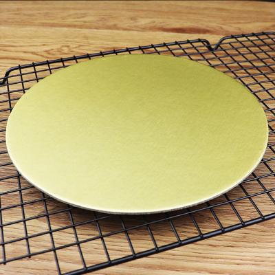 China Handmade Kinds Golden Cardboard Size Large Size Scalloped Round Shape Foil Cake Board For Wedding for sale