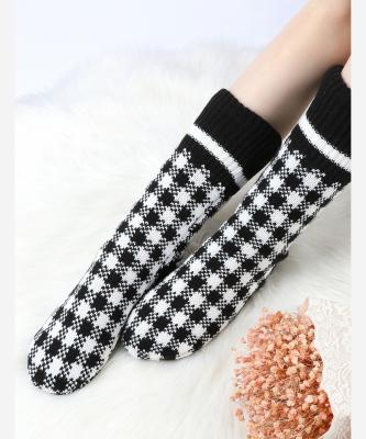 China 2022 Anti-slip Widely Used Thick Controller Stripe House Slippers Wholesale Quality Slippers For Women Stylish Fluffy Socks Home Socks for sale