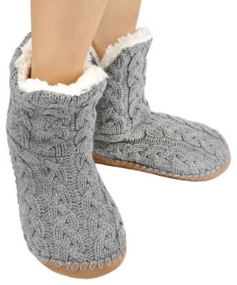 China Fashion Trend Designer Famous Brands Women's Wholesale High Quality Fluffy Slippers for sale