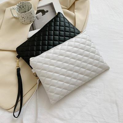 China 2022 fashion rhombus yarn pattern handbag oversized embroidery plaid pu strap oversized quilted leather clutch bag for sale