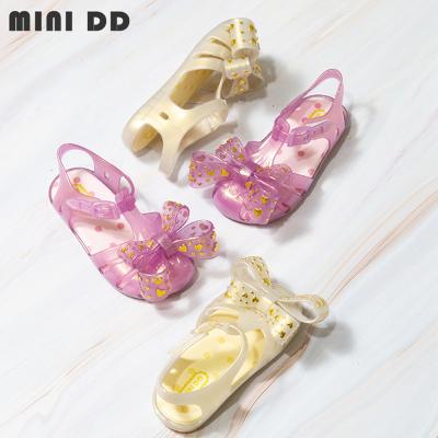 China Lightweight Children Beach Sandals Baby Cute Stamping Heart Shaped Bow New 2022 Summer Girls Back Hook And Loop Sandal Shoes for sale