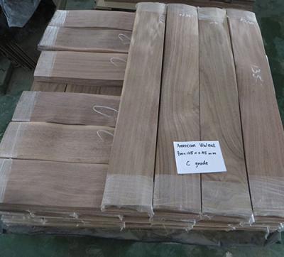 China Slice Cut Engineered Black American Walnut Veneer 0.45mm Thickness for sale