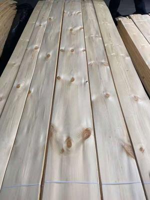 China Pinus Pine Wood Veneer 0.7mm Knotty Pine MDF Plain Sliced Veneer for sale