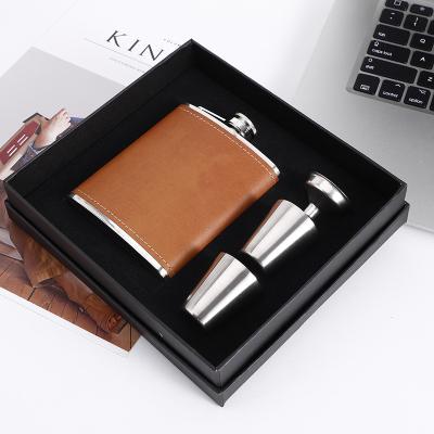 China Vintage Pocket Whiskey Hip Flask Leather Wrapped Gift Set With Funnel Metal Stainless Steel Custom Whiskey Hip Flask And Cups 6oz 7oz 8oz for sale