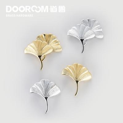 China Victorian Dooroom Brass Furniture Handles Gold Silver Pulls Luxury Natural Light Wardrobe Dresser Closet Cabinet Drawer Pulls Knobs for sale