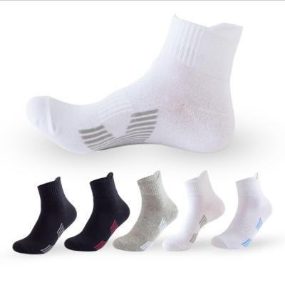 China Custom Label Breathable Outdoor Sports Sweat-absorbent Mens Running Socks for sale