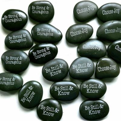 China Modern Personalized Pattern Natural Pebbles Custom Carved Gift Stone River Stone Rain Flower Stone Texts for sale