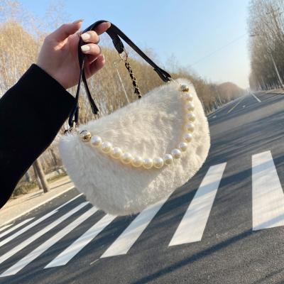 China Popular Fashion Winter Pearl Handbag Plush Handbag Faux Fur Purses For Women for sale