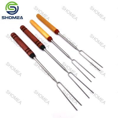 China SHOMEA Customized 304 Stainless Steel BBQ Retractable Grill Fork With Wooden Handle for sale