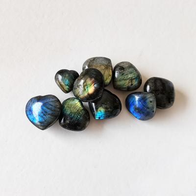 China Donghai Labradorite Heart Gemstone Hand Craft Healing Labradorite Heart Palm Stone Blu-ray High Quality Feldspar for sale