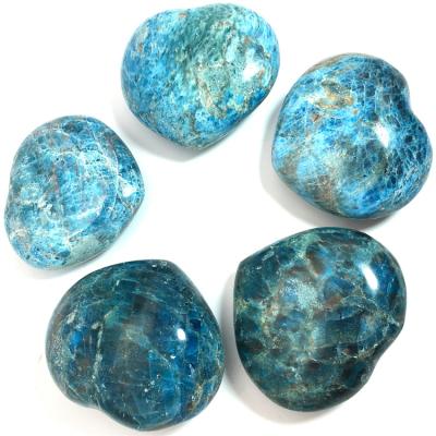 China Wholesale Europe Natural Crystal Stones Loving Hearts Carving Home Decorations Apatite Heart for sale