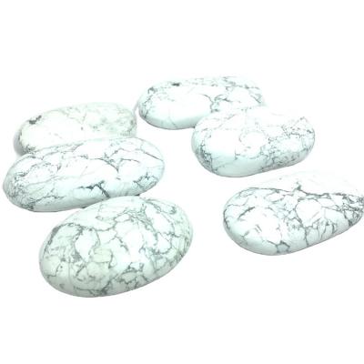 China Europe Wholesale 100% Natural Hand Pieces Crystal Stones Relax Cobblestone Howlite Palm for sale