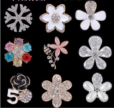 China 2021 Hollow Shoe Buckle Crysta Flower DIY Jewelry Shoe Charms Accessories Metal Rhinestone Shoe Decoration Wholesale for sale