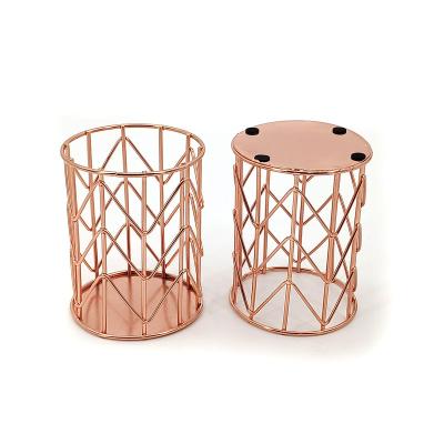 China Viable in Rose Gold Pen Holder Women's Artistic Home Wire Stock Metal Office Makeup Brush Holder Organizer for sale