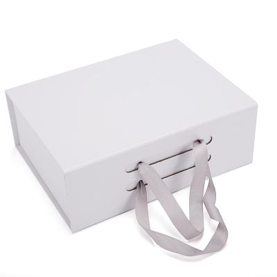 China Recyclable Large Backpack Gift Box Universal Folding Hand Shake Clothes Gift Box for sale