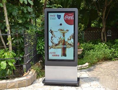 China 65 Inch Web Based Outdoor Digital Signage Displays High Brightness for sale