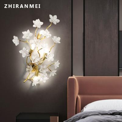 China Modern Indoor Decorative Hotel Bedroom Flowers Brass Reading LED Wall Light for sale